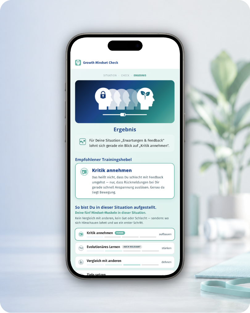 Smartphone-Vorschau der Growth Mindset App: Ergebnis-Screen mit aktivem Mindset-Muskel und Micro-Hack.